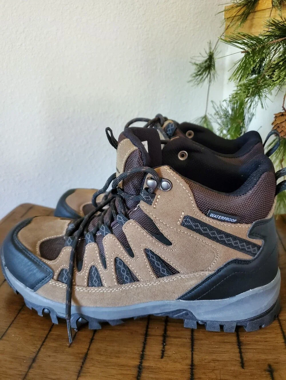 NWT Eddie Bauer Men Ridgeline Brown Waterproof Leather Hiking Boots
